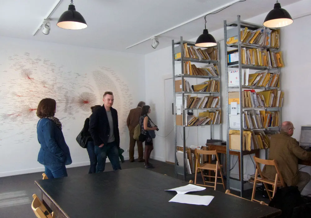 artists-politics-network-map-7th-berlin-biennale-2012-burak-arikan-installation-view4.jpg